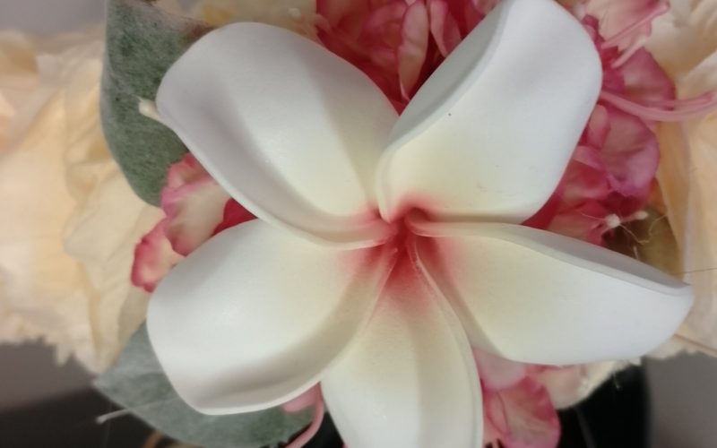 Couronne fleur Tahiti champagne grand tipanie cœur litchi by Vaite.e.Tiare créations