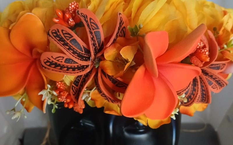 Couronne fleurs Tahiti jaune ocre deux tiare tatouées trois tipanie Vaite.e.Tiare créations