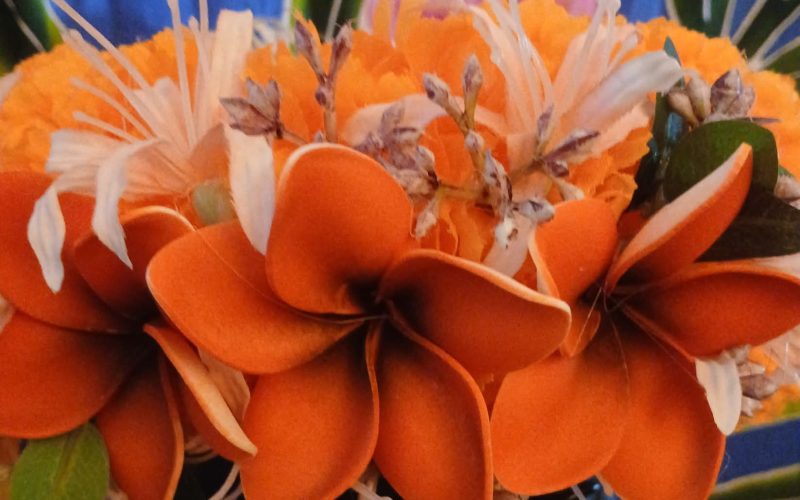 Couronne fleurs Tahiti orange trois tipanie oranges lys élancés Vaite.e.Tiare créations