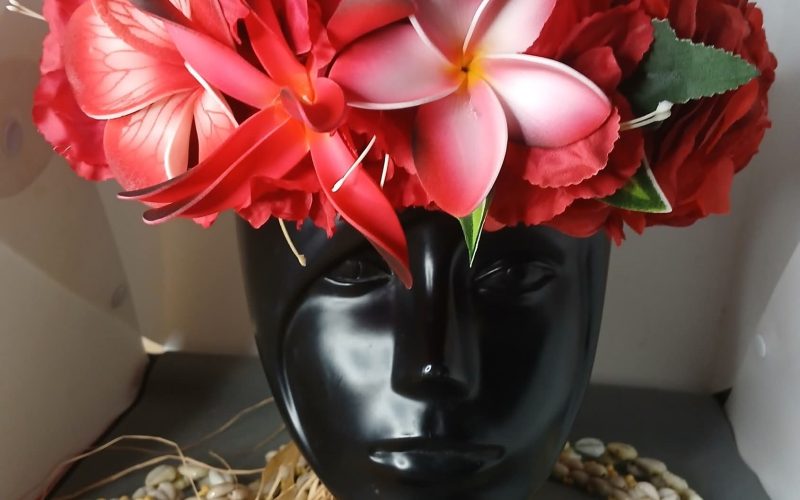 Couronne fleurs Tahiti rouge maxi tipanie maxi tiare tipanie Vaite.e.Tiare créations
