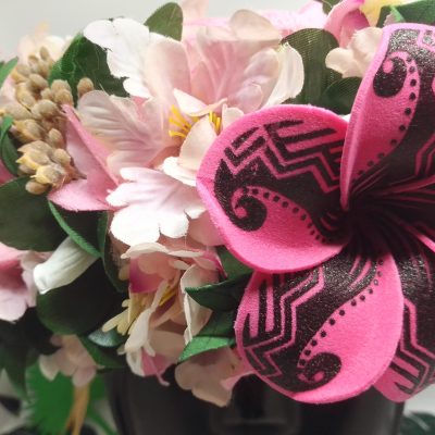couronne de tête cheveux rose by Vaite e Tiare créations avec tipaniers bleus et mini tiare tahiti