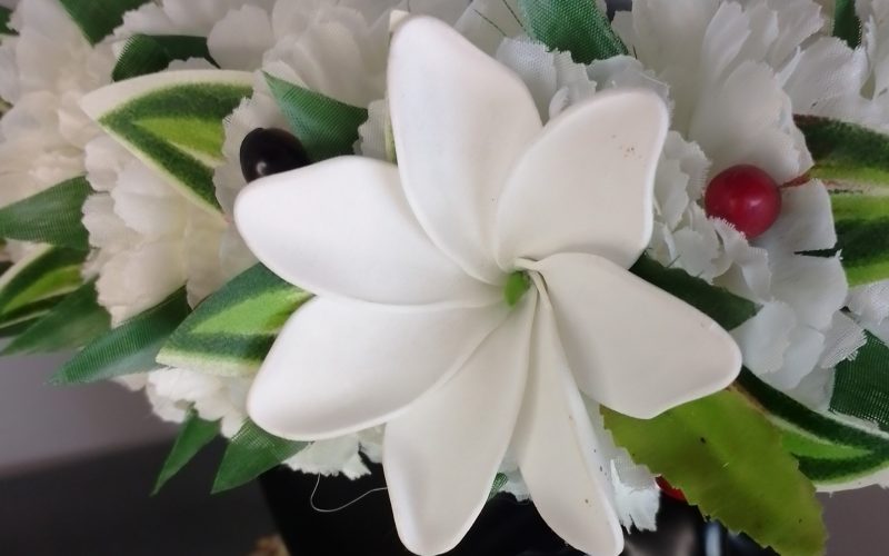 Couronne tiare Tahiti blanche corolle de feuillage varié grande tiare Tahiti Vaite.e.Tiare créations