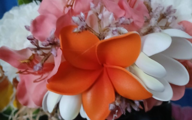 Couronne tiare Tahiti blanche tipanier orange deux boutons tiare Vaite.e.Tiare créations