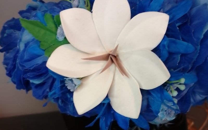 Couronne tiare Tahiti camaïeu de bleus corolle de mini lys grande tiare Vaite.e.Tiare créations
