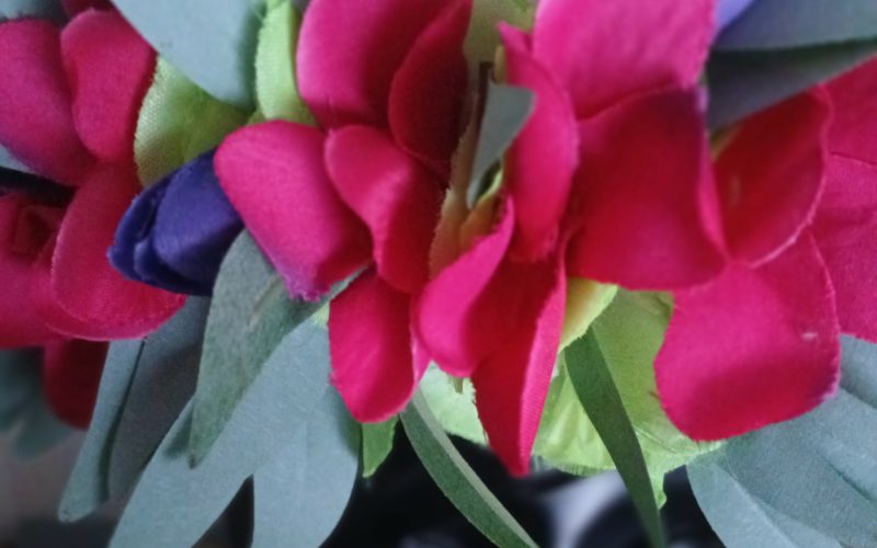 Couronne toute fleur effet feuillage verte corolle tipanie fuchsia