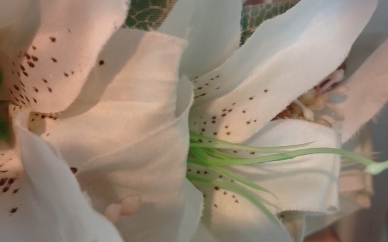 Couronne toutes fleurs effet végétal corolle grands lys blancs Vaite.e.Tiare créations