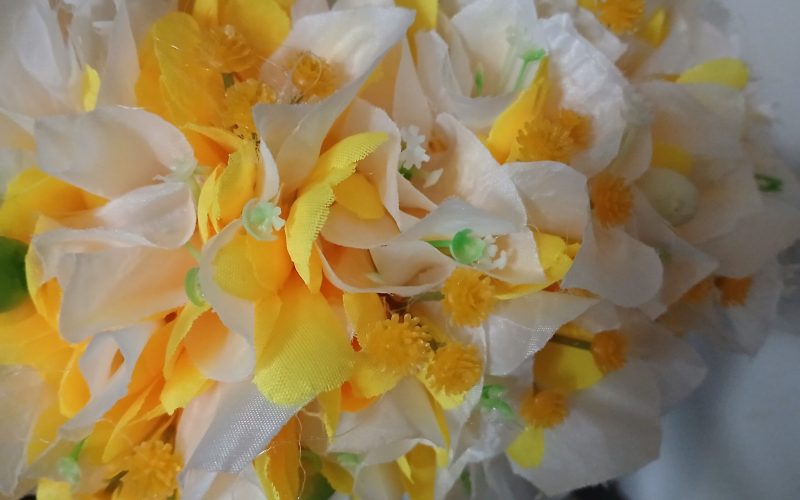 Couronne toutes fleurs Tahiti jaune bougainvillier blanc by Vaite.e.Tiare créations
