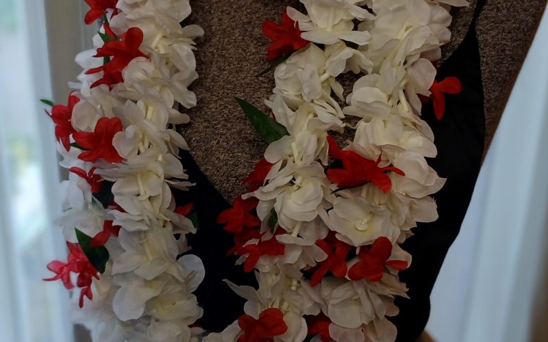 Double lei blanc milky et rouge Vaite.e.Tiare créations