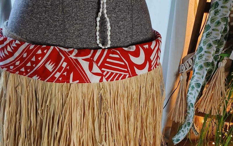 Ensemble Ori Tahiti paréo rouge Vaite.e.Tiare créations