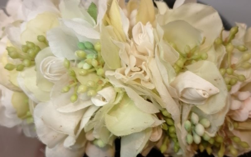 Fine couronne fleurs champagne et vert mini boutons de tiare Vaite.e.Tiare créations