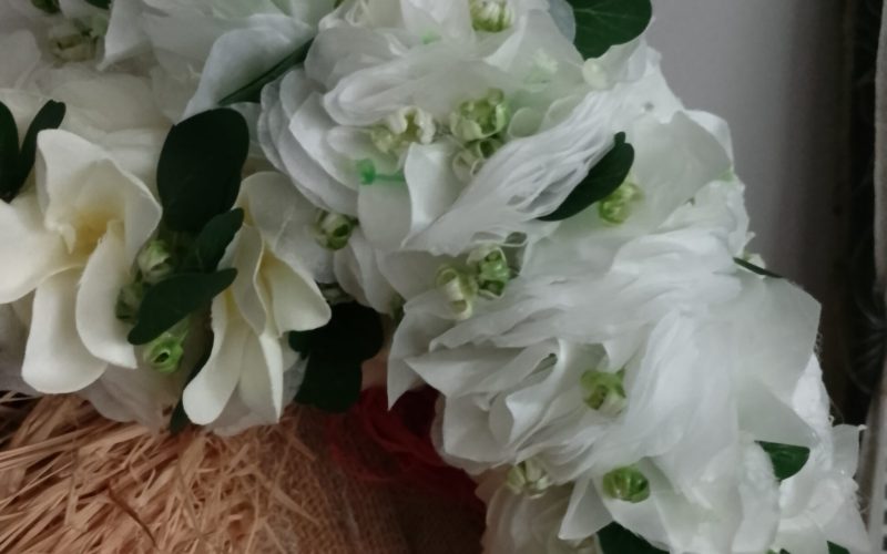 Fine couronne blanche bougainvilliers blancs Vaite.e.Tiare créations