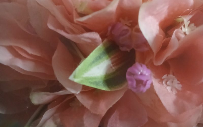 Fine couronne toutes fleurs Tahiti champagne bougainvilliers champagne rosés Vaite.e.Tiare créations