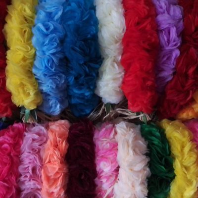 Grand choix de couleurs des différents modèles de couronnes 1000 petits pétales by Vaite.e.Tiare créations