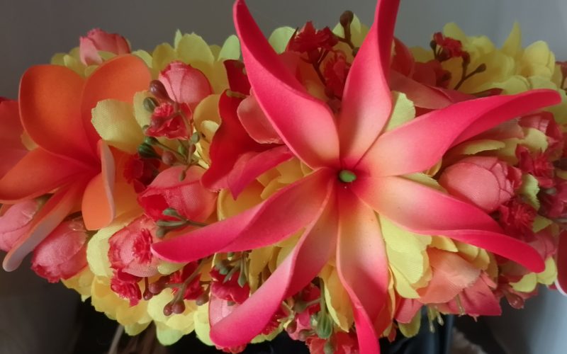 Couronne de fleurs Tahiti jaune deux tipanier et maxi tiare orangé Vaite.e.Tiare créations
