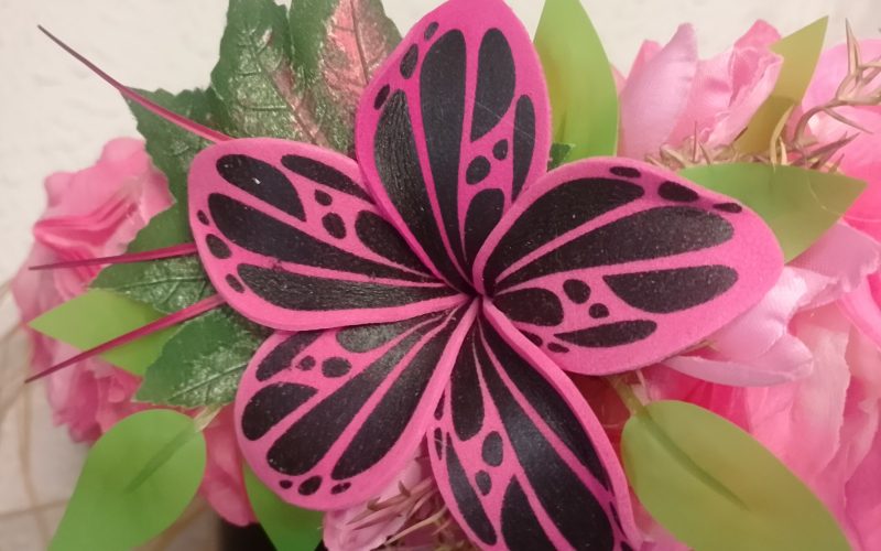 couronne de fleurs Tahiti rose et vanille avec tipanie tatoué by Vaite.e.Tiare créations
