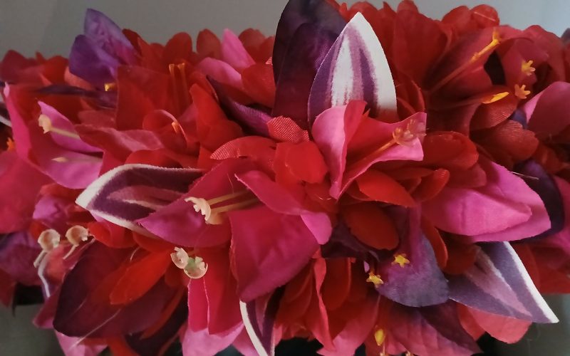 couronne toutes fleurs Tahiti bougainvilliers rouge fushcia prune rose by Vaite.e.Tiare créations